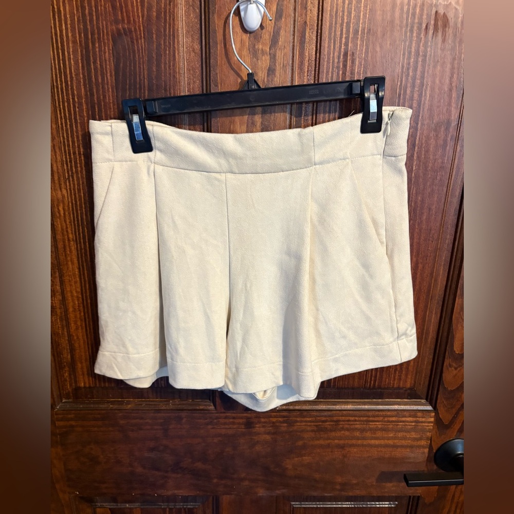 TCEC soft white beige shorts high waisted size large NWT